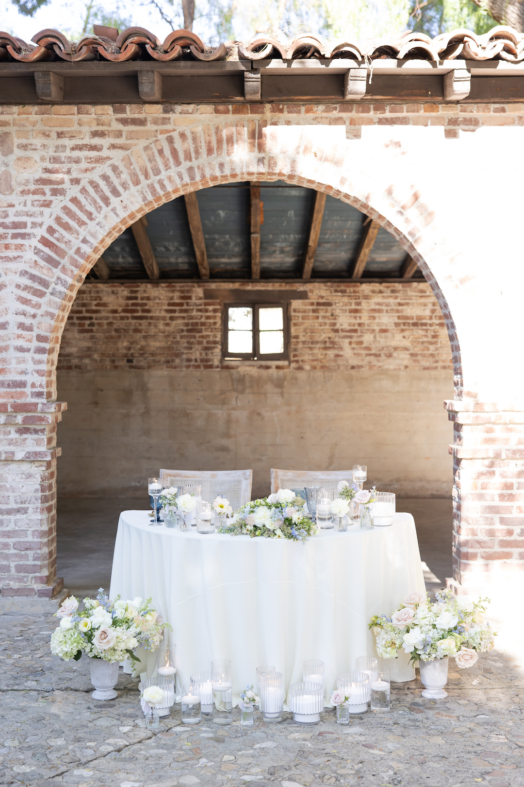 Modern and elegant pastel wedding sweetheart table at Hummingbird Nest Ranch. 