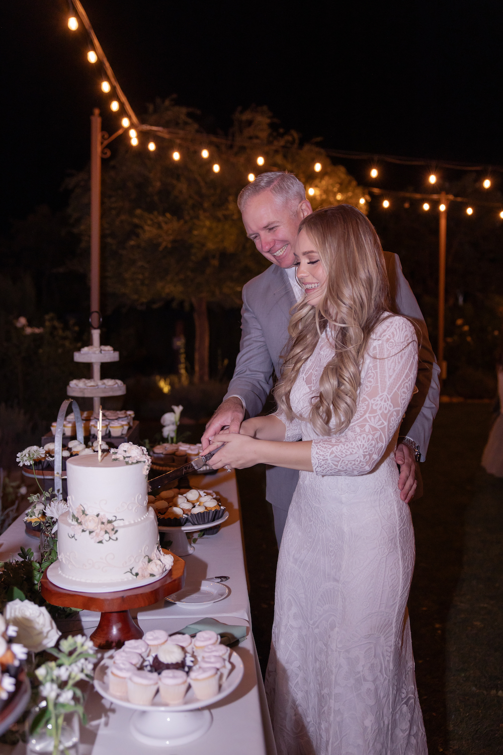 Tuscan Rose Ranch wedding bride and groom cake cutting.